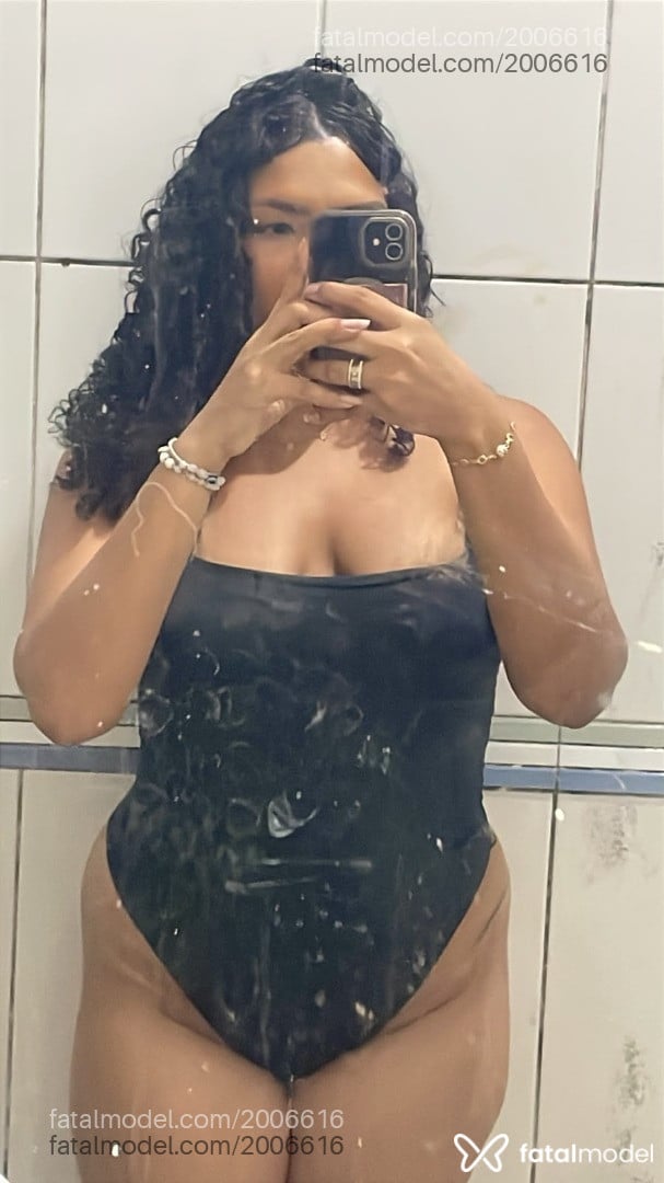 Acompanhante mulher morena (o) de olhos cinza - Olivia Alencar