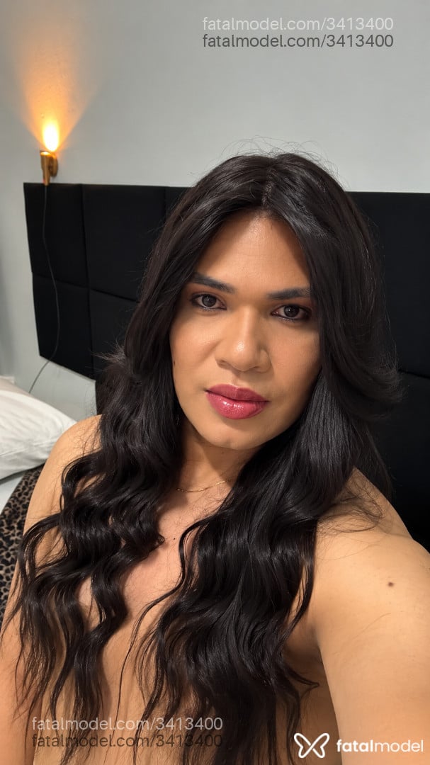 Acompanhante mulher trans loira (o) de olhos pretos - Bruna