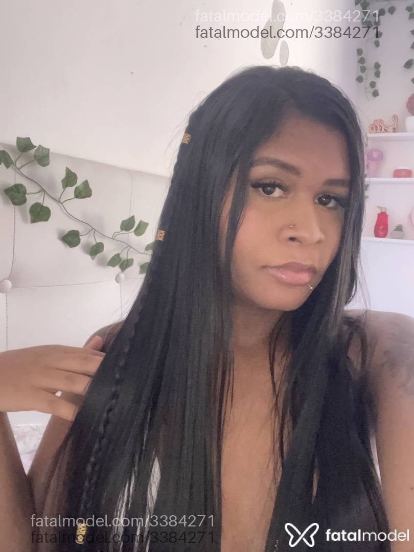 Acompanhante mulher trans morena (o) de olhos pretos - Aylla