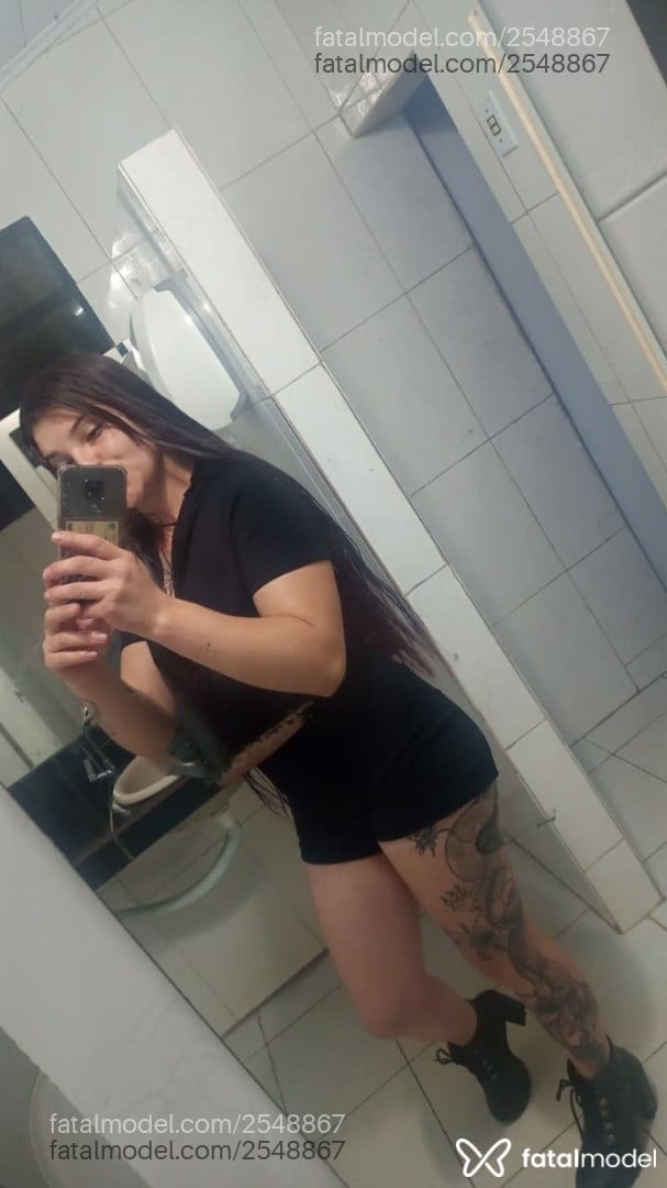 Acompanhante mulher ruiva (o) de olhos castanhos - Makely