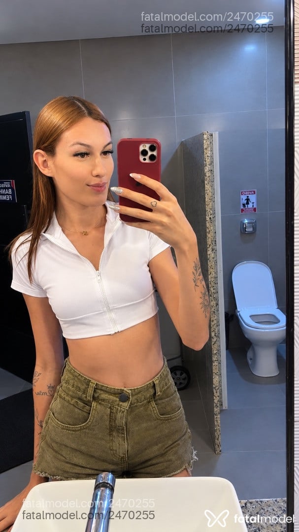Acompanhante mulher trans ruiva (o) de olhos castanhos - Emanuelly