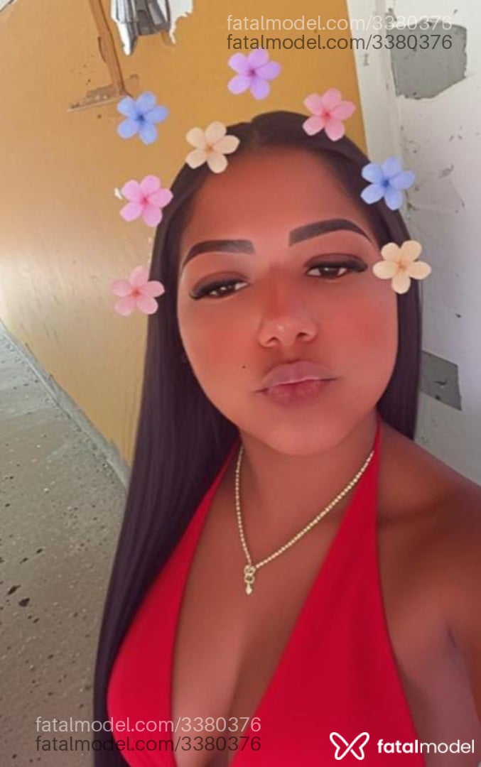 Acompanhante mulher morena (o) de olhos castanhos - Mell Soares