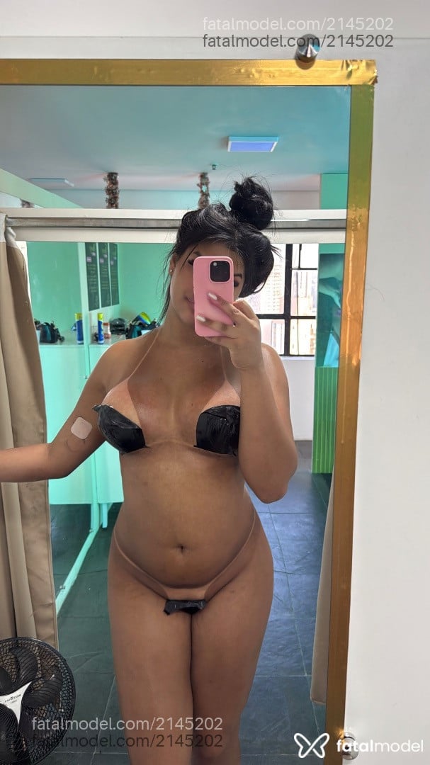 Acompanhante mulher trans morena (o) de olhos castanhos - Julia