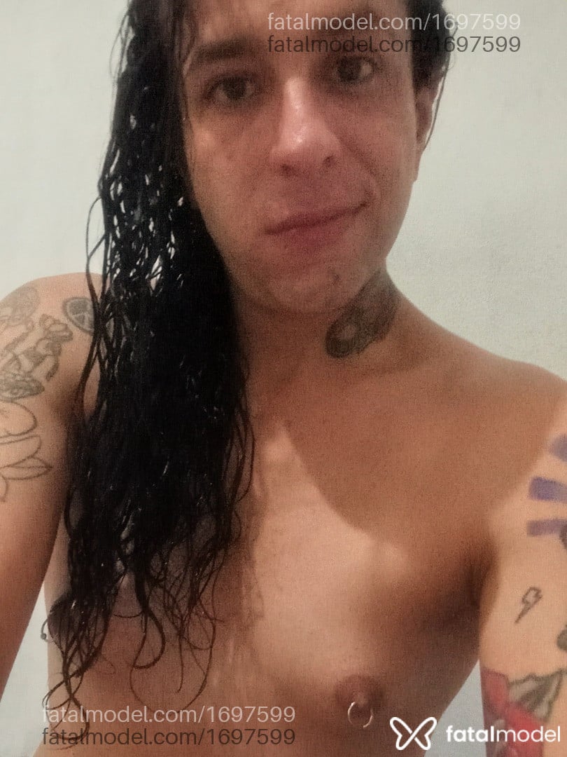 Acompanhante mulher trans com cabelo castanho de olhos castanhos - DANIELE CASSIERE
