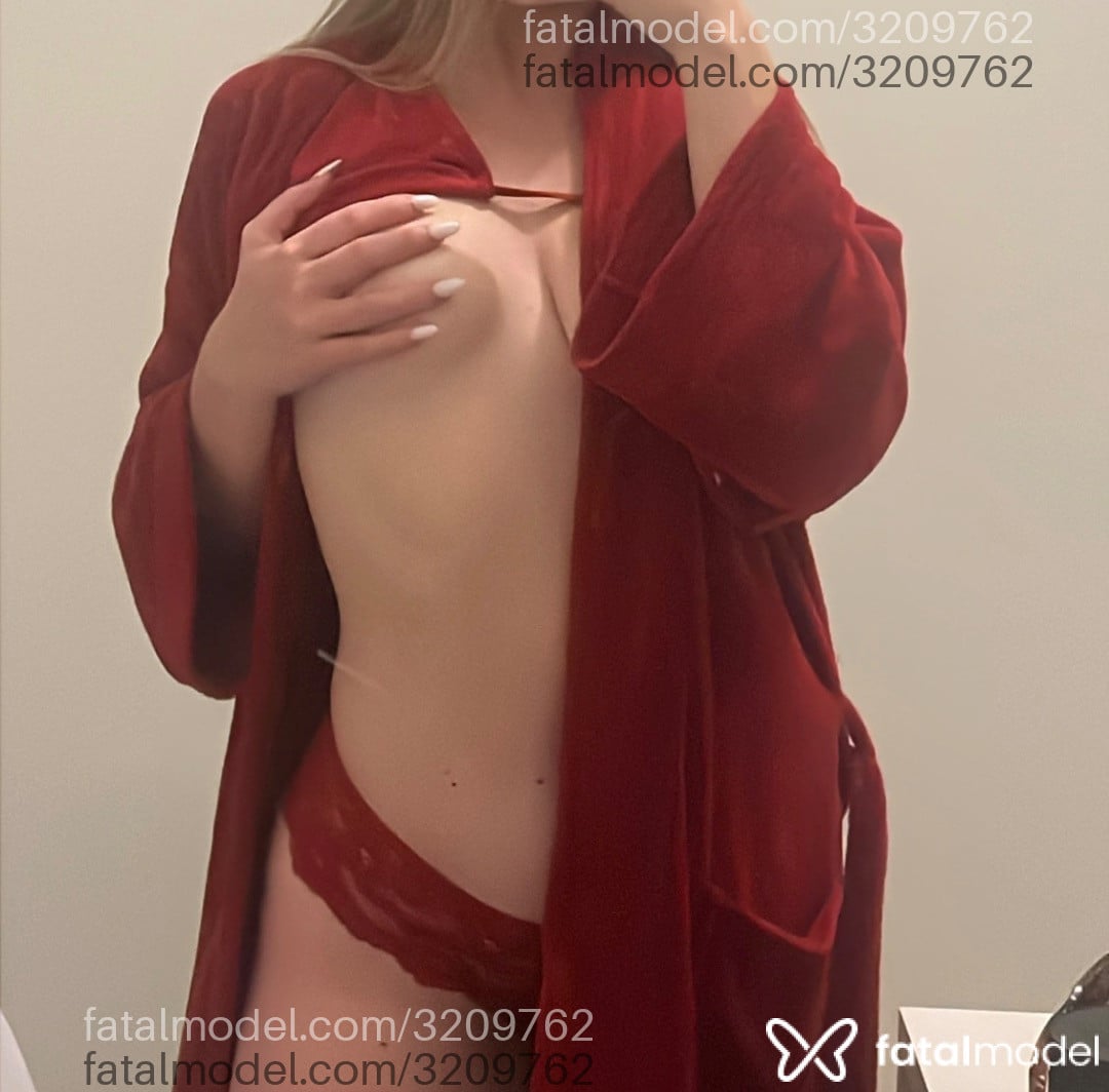 Acompanhante mulher loira (o) de olhos azuis - Stela