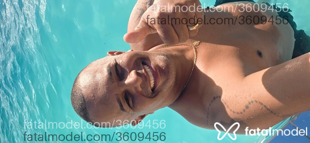 Acompanhante homem morena (o) de olhos pretos - Junior Select