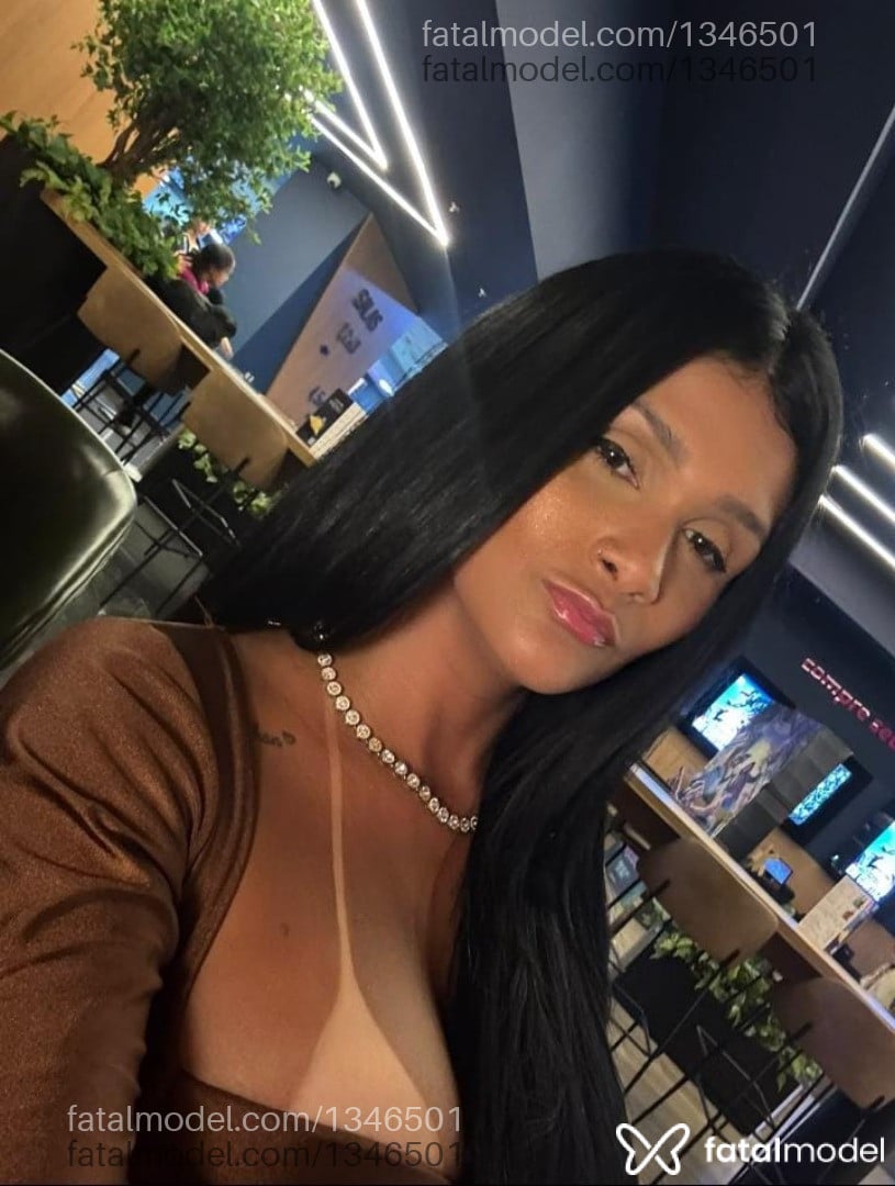Acompanhante mulher morena (o) de olhos castanhos - Morena
