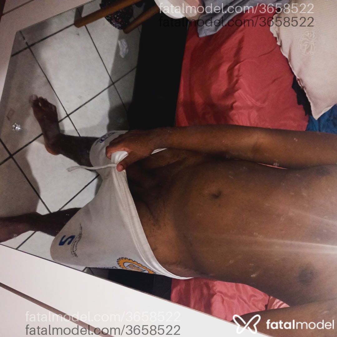 Acompanhante homem morena (o) de olhos pretos - Pretinho