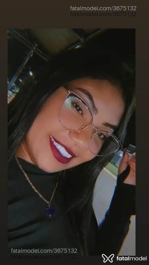 Acompanhante mulher morena (o) de olhos pretos - Maya Gomes
