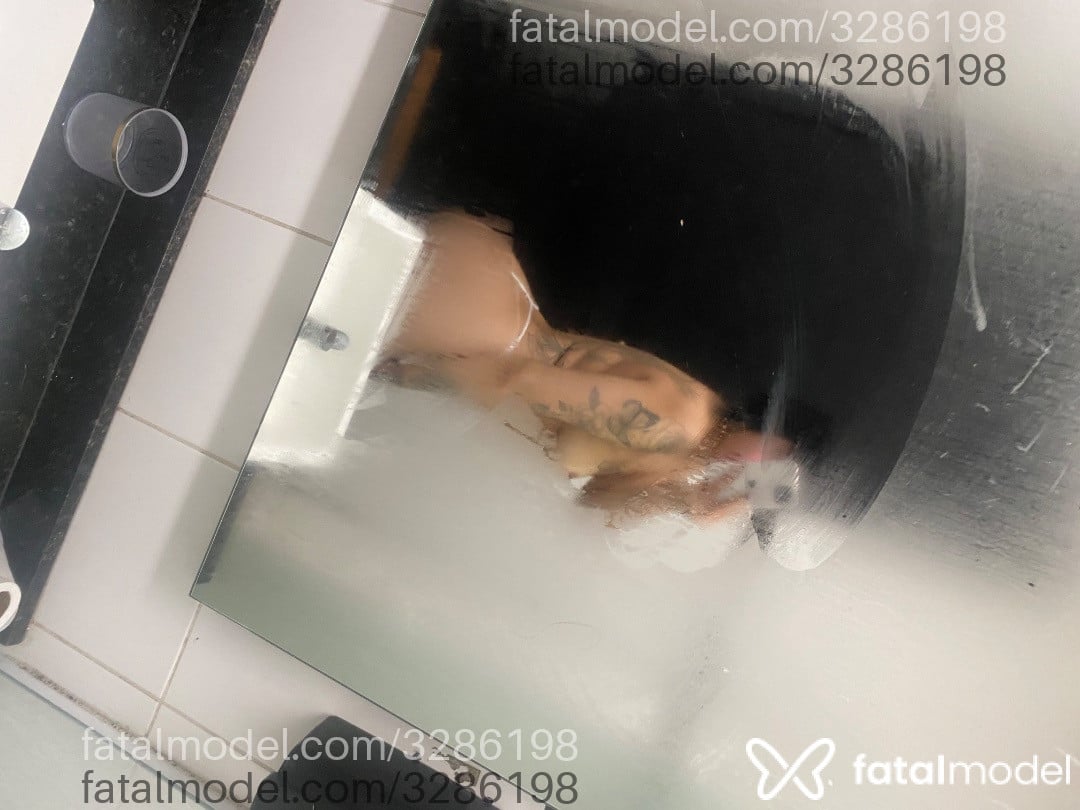 Acompanhante mulher morena (o) de olhos castanhos - Yaraa