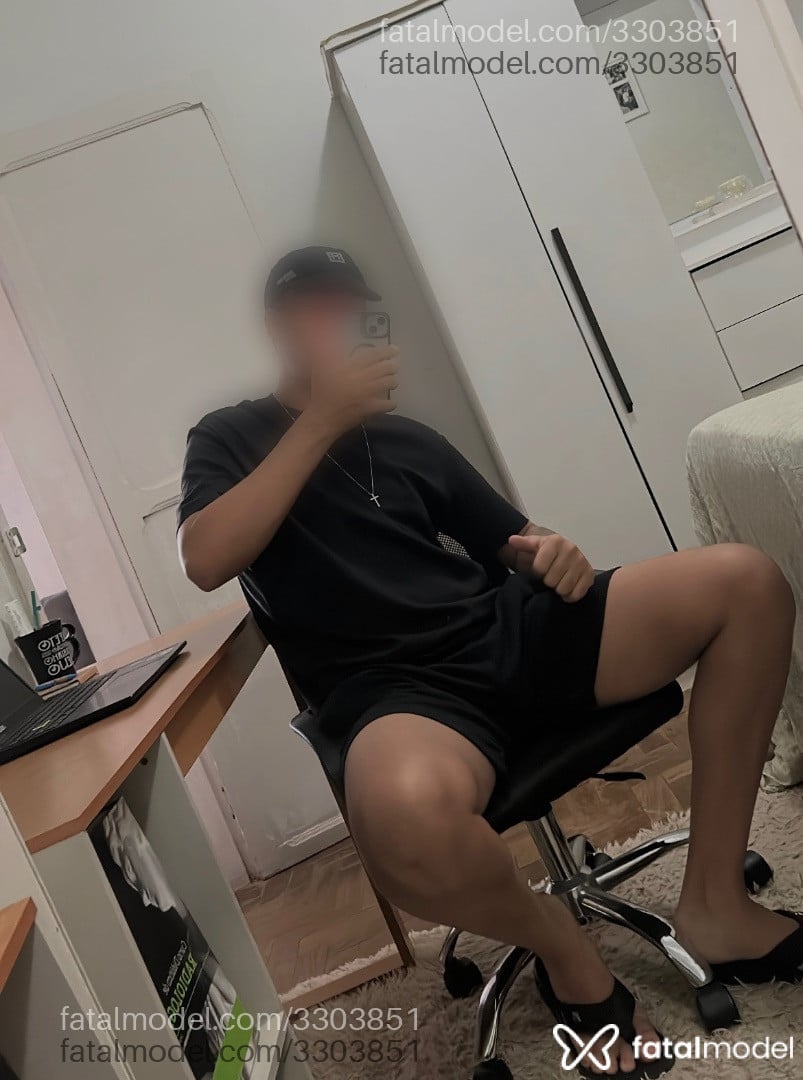 Acompanhante homem com cabelo castanho de olhos castanhos - Felipe
