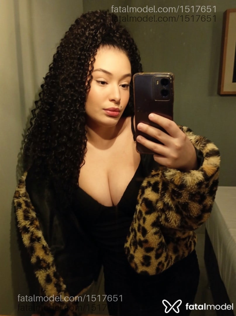 Acompanhante mulher morena (o) de olhos castanhos - ísis