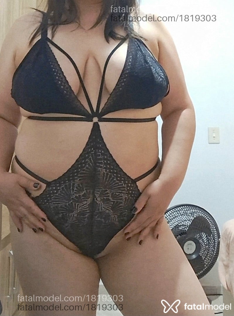 Acompanhante mulher morena (o) de olhos castanhos - Elis