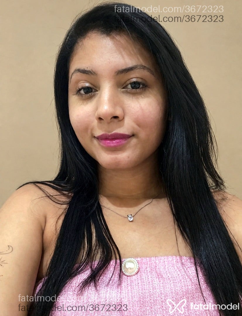 Acompanhante mulher morena (o) de olhos castanhos - Valentina Noir