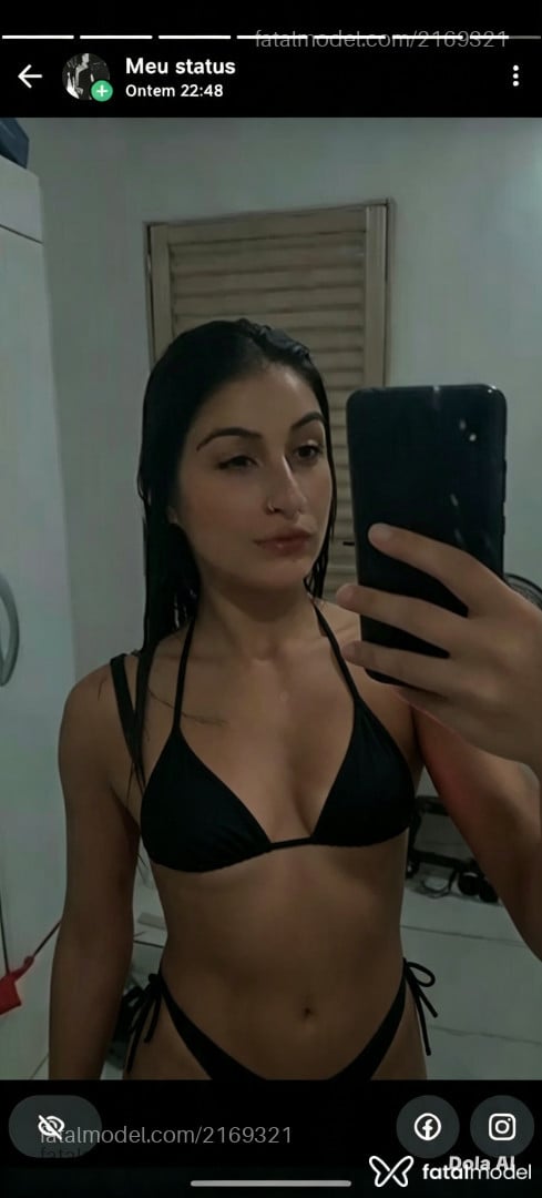 Acompanhante mulher morena (o) de olhos pretos - Mahlu