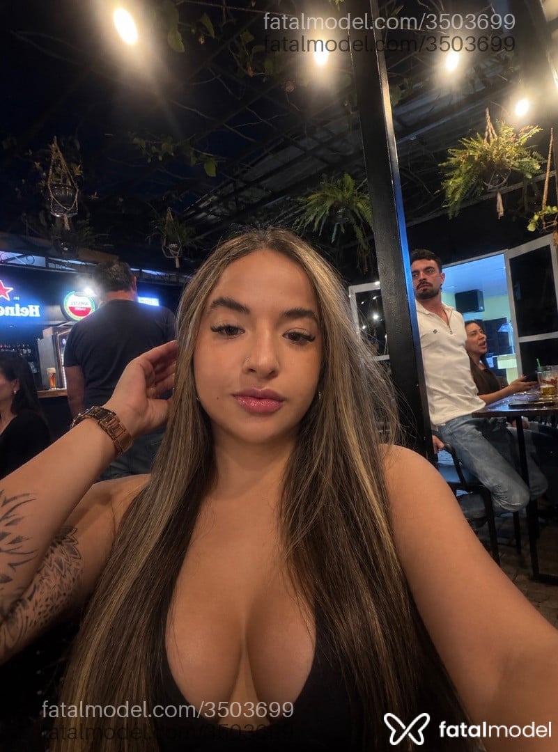 Acompanhante mulher loira (o) de olhos verdes - Clara