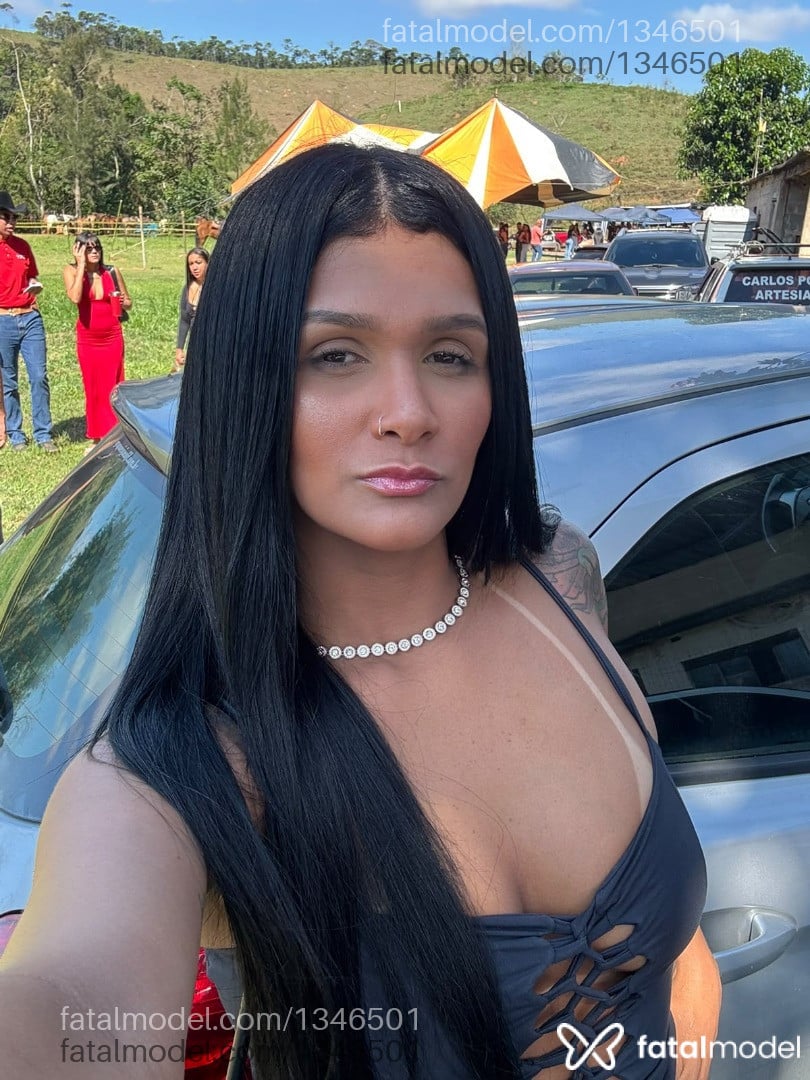 Acompanhante mulher morena (o) de olhos castanhos - Morena