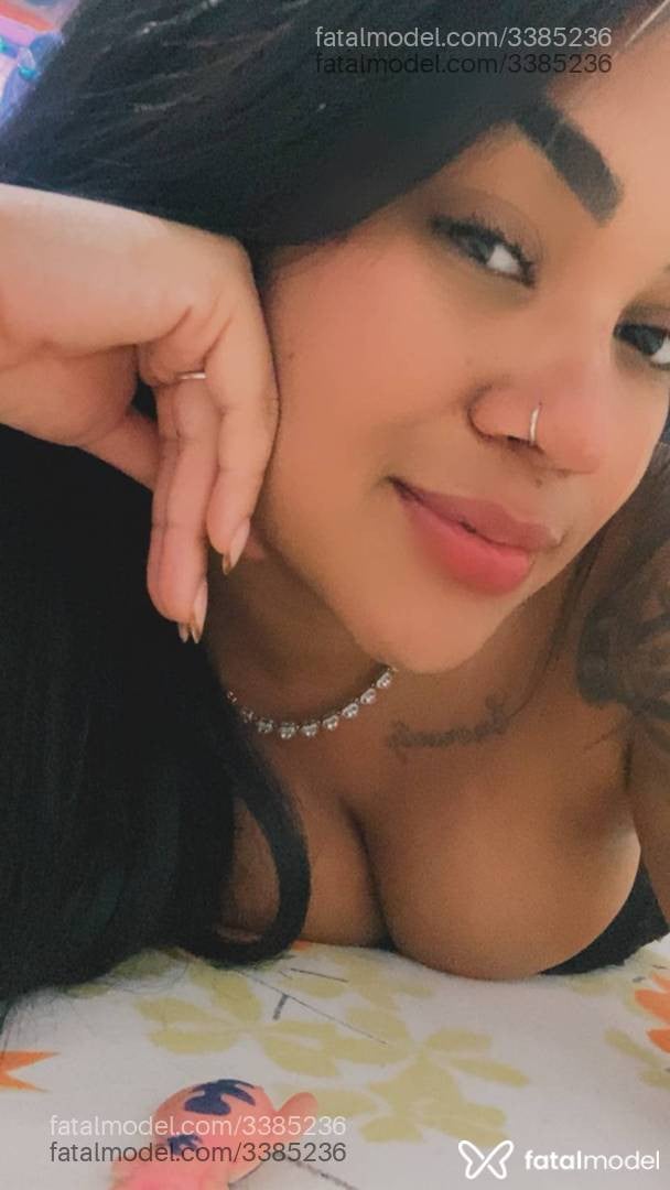 Acompanhante mulher morena (o) de olhos pretos - Mirela