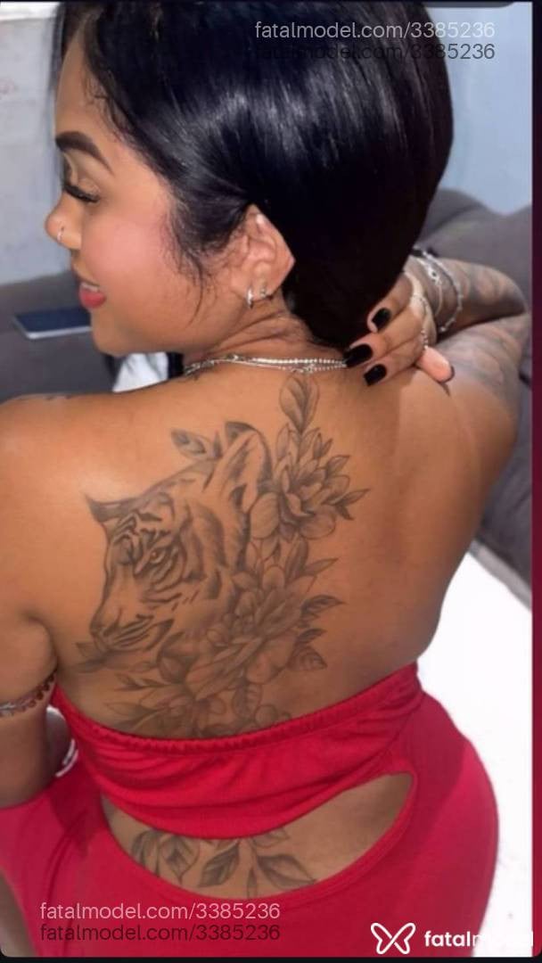 Acompanhante mulher morena (o) de olhos pretos - Thalita