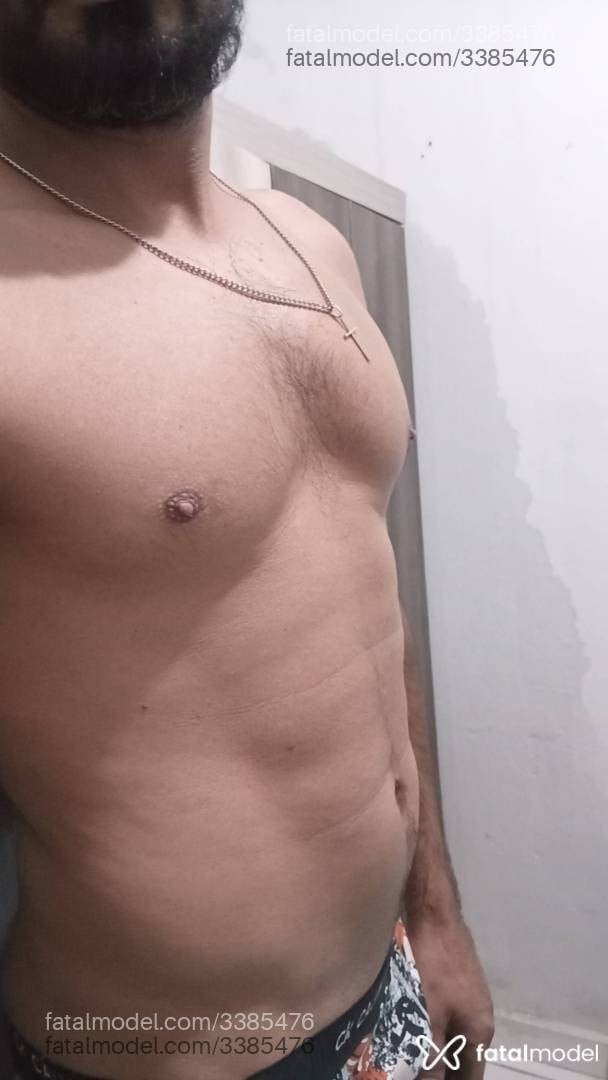 Acompanhante homem morena (o) de olhos castanhos em Uberlândia - Ferreira
