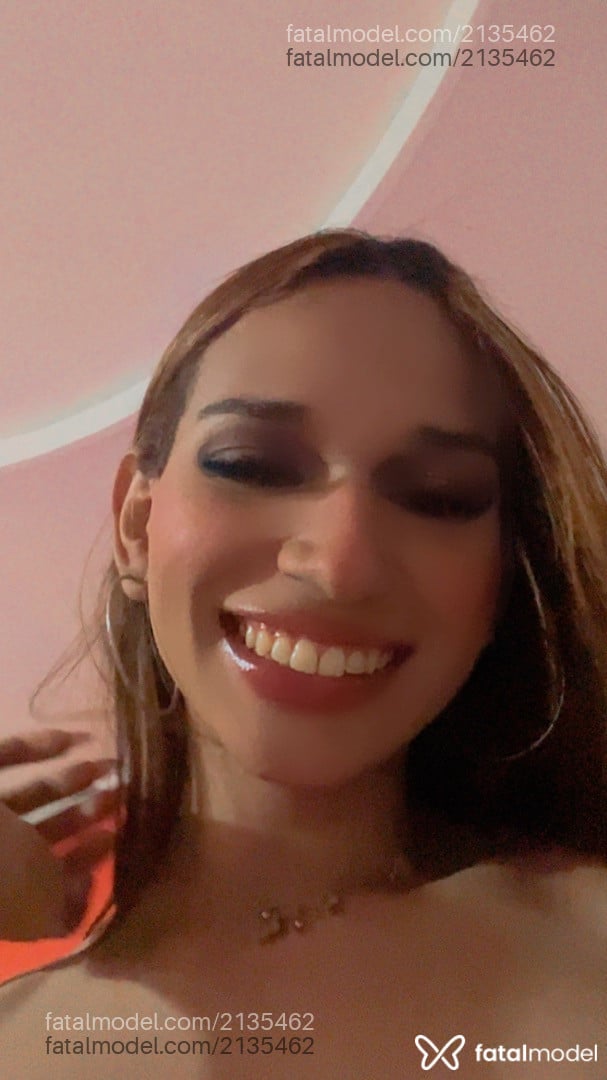 Acompanhante mulher trans ruiva (o) de olhos castanhos - Maria