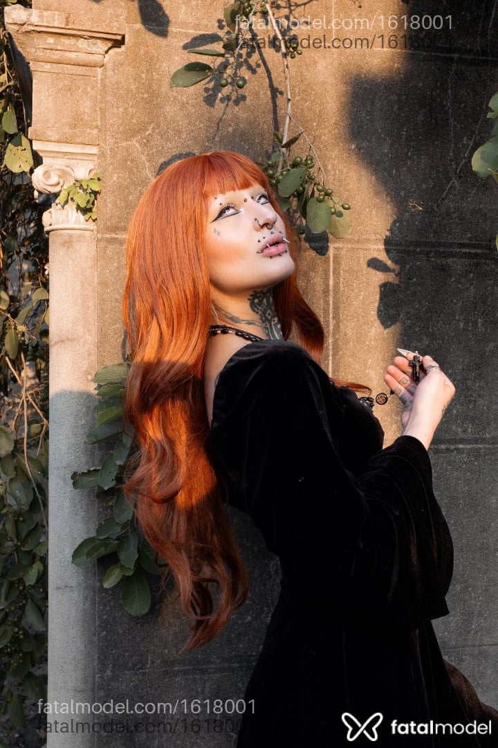 Acompanhante mulher com cabelo colorido de olhos castanhos - Mistress Michi