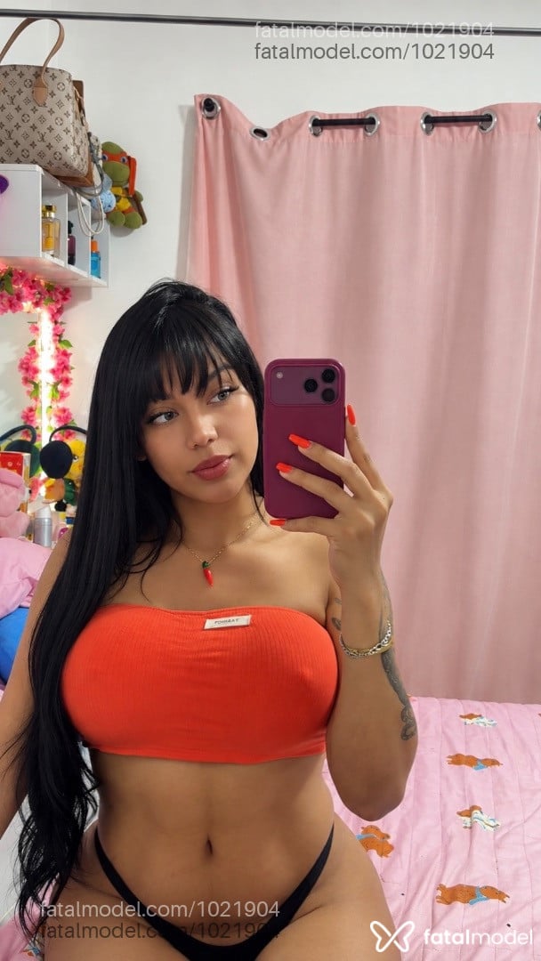 Acompanhante mulher trans com cabelo castanho de olhos castanhos - Yuna Mesquitta