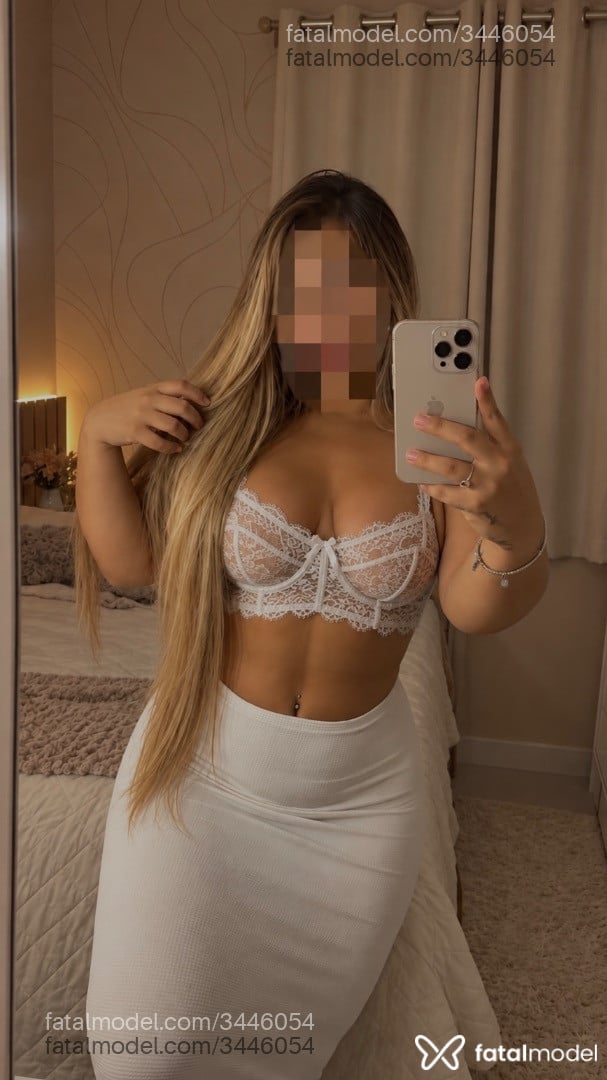 Acompanhante mulher loira (o) de olhos castanhos - Amandinha