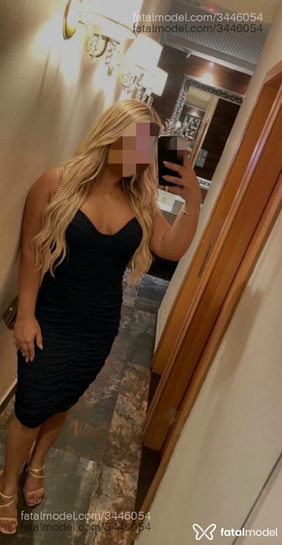 Acompanhante mulher loira (o) de olhos castanhos - Amandinha