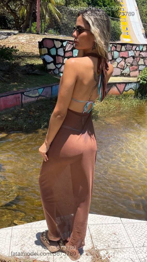 Acompanhante mulher loira (o) de olhos castanhos - Kiara Sophy