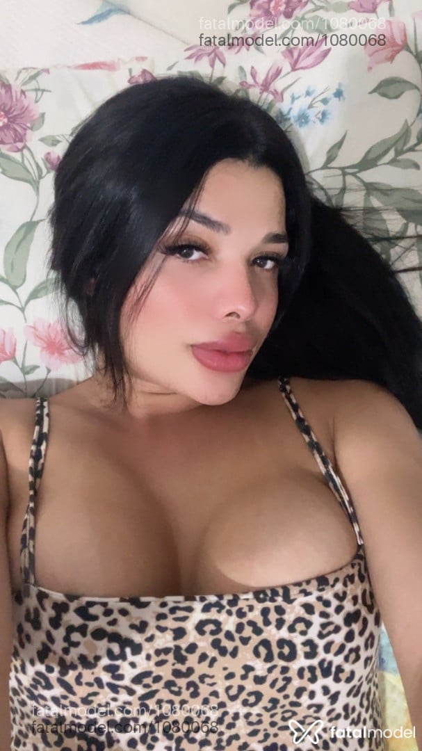 Acompanhante mulher trans morena (o) de olhos pretos - Cristal