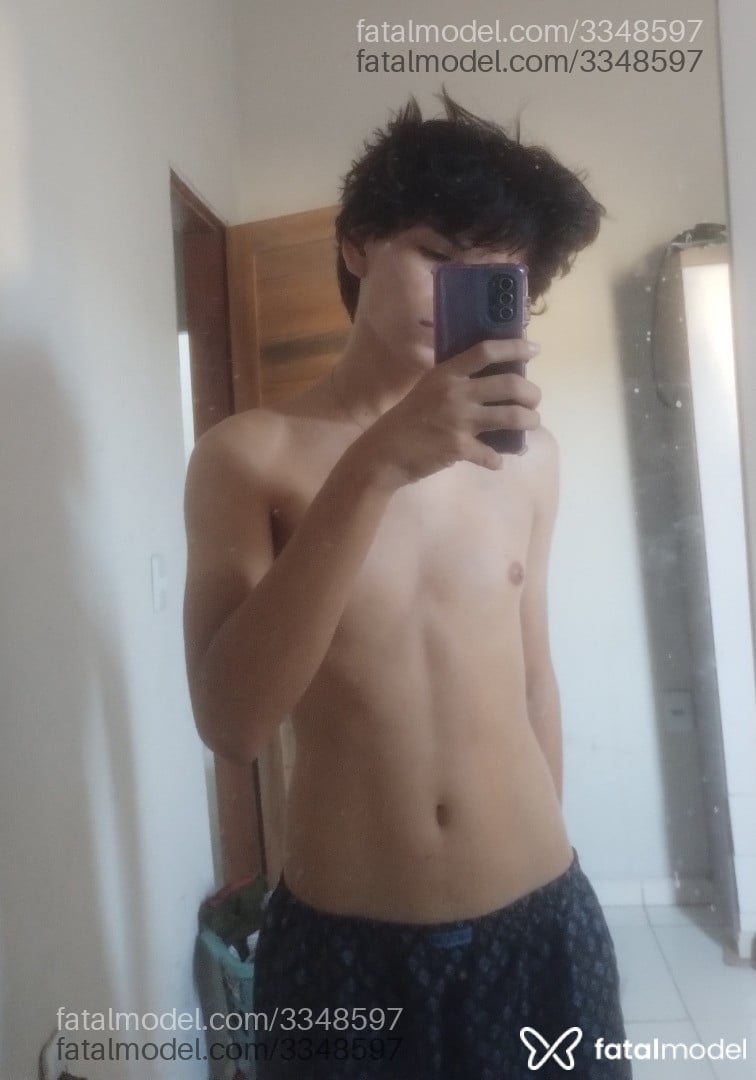 Acompanhante homem morena (o) de olhos castanhos - Alessandro