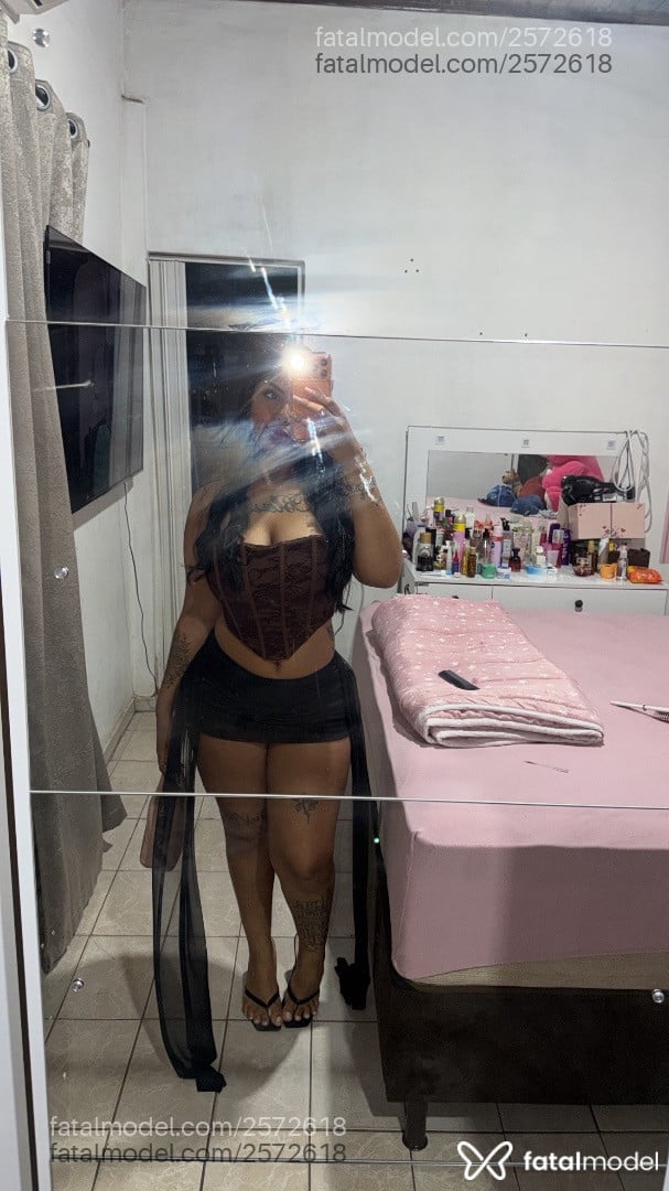 Acompanhante mulher morena (o) de olhos castanhos - Docinhoo