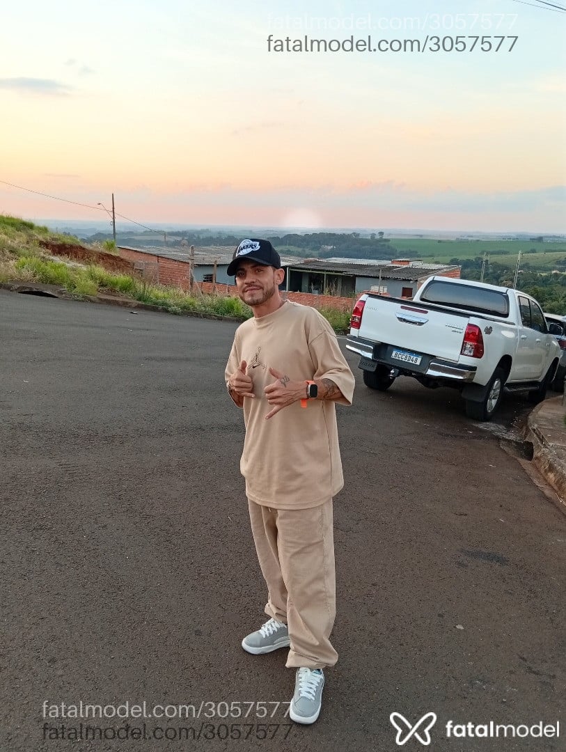 Acompanhante homem loira (o) de olhos azuis - Marginal