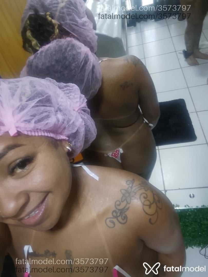Acompanhante mulher morena (o) de olhos pretos - Débora
