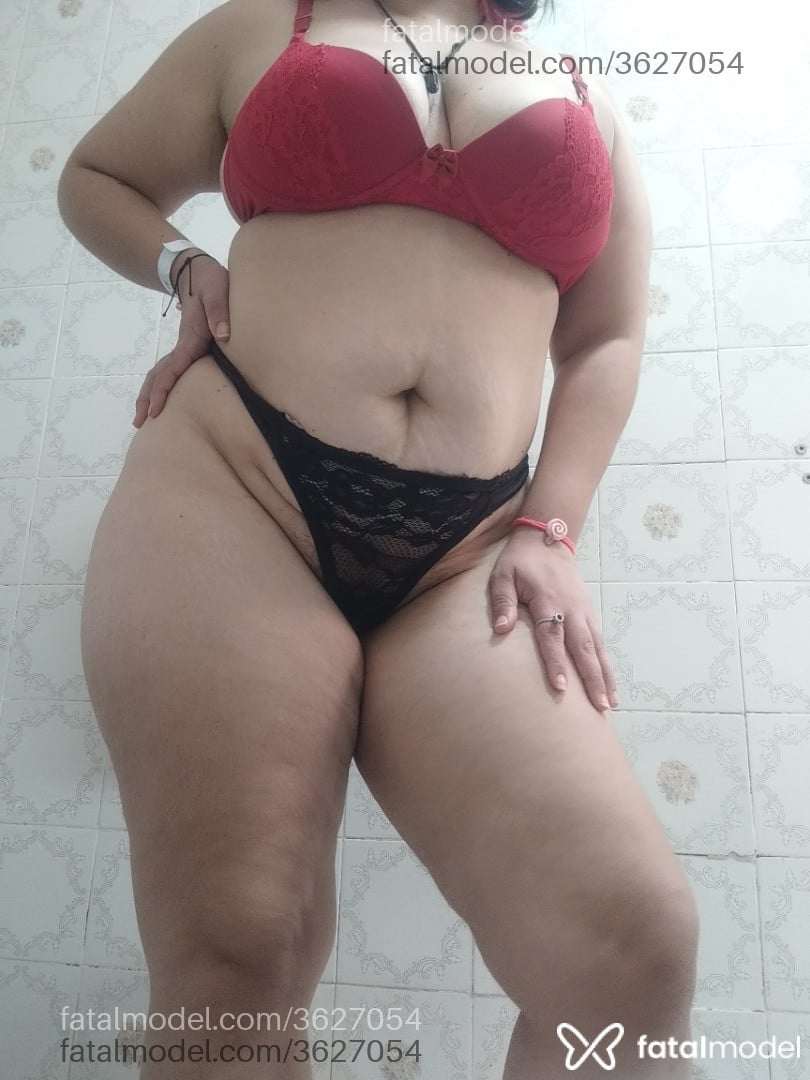 Acompanhante mulher com cabelo colorido de olhos mel - Bárbara