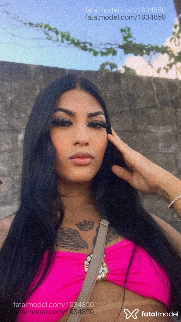 Acompanhante mulher trans morena (o) de olhos pretos - Luna cartiel