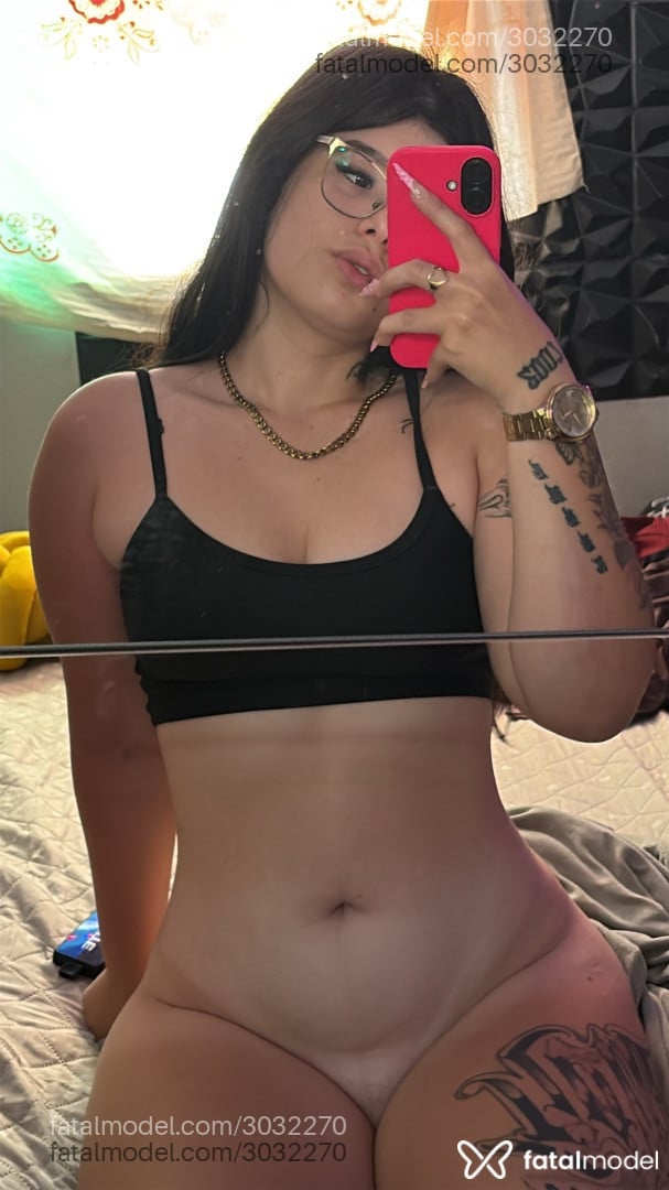 Acompanhante mulher morena (o) de olhos castanhos - Mikaela Yuna
