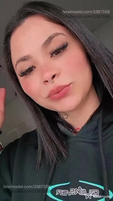 Acompanhante mulher morena (o) de olhos castanhos - Mariana Acompanhante mulher morena (o) de olhos castanhos - Mariana