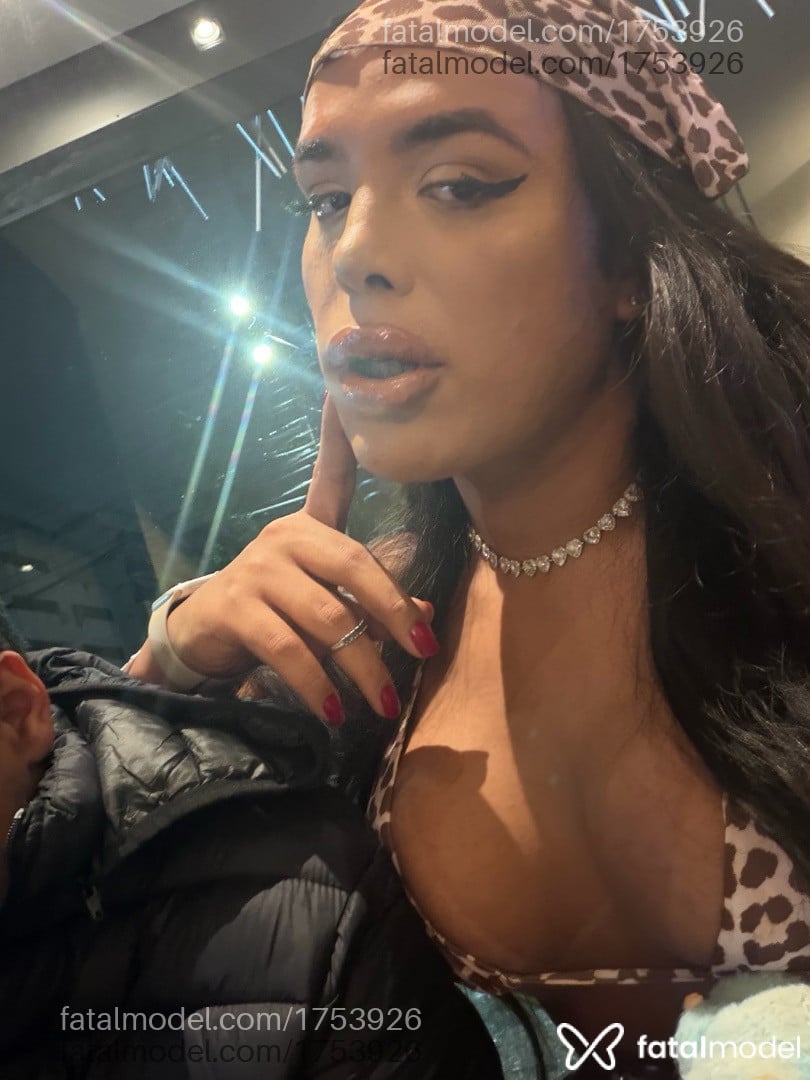 Acompanhante mulher trans morena (o) de olhos castanhos - Angelotti Dommi