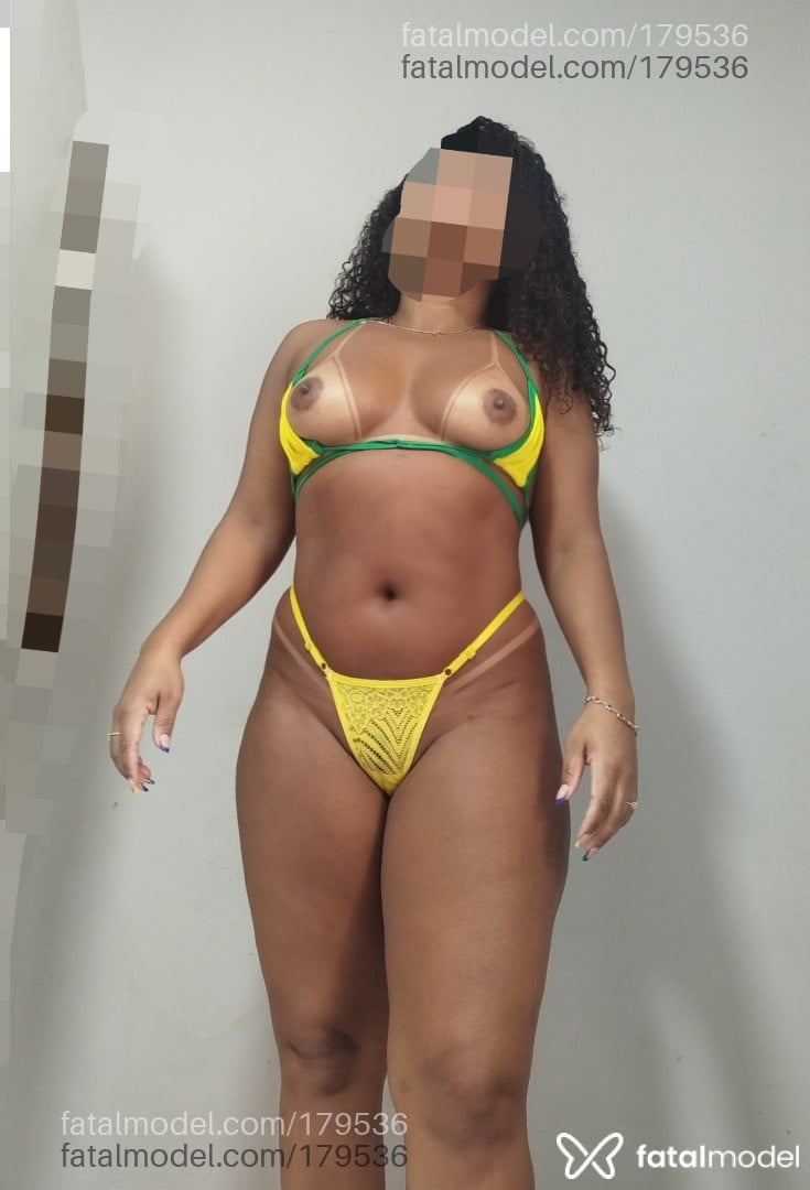 Acompanhante mulher com cabelo castanho de olhos castanhos - DADAI