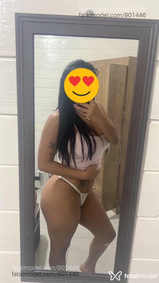 Acompanhante mulher com cabelo castanho de olhos castanhos - Lis Assis