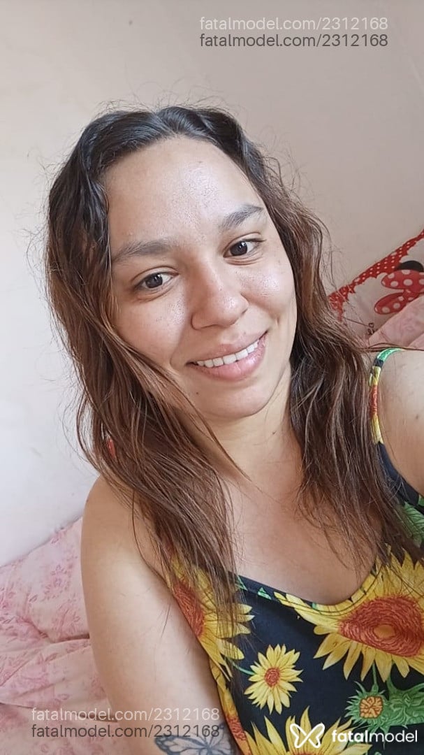 Acompanhante mulher com cabelo castanho de olhos castanhos - Lidiane