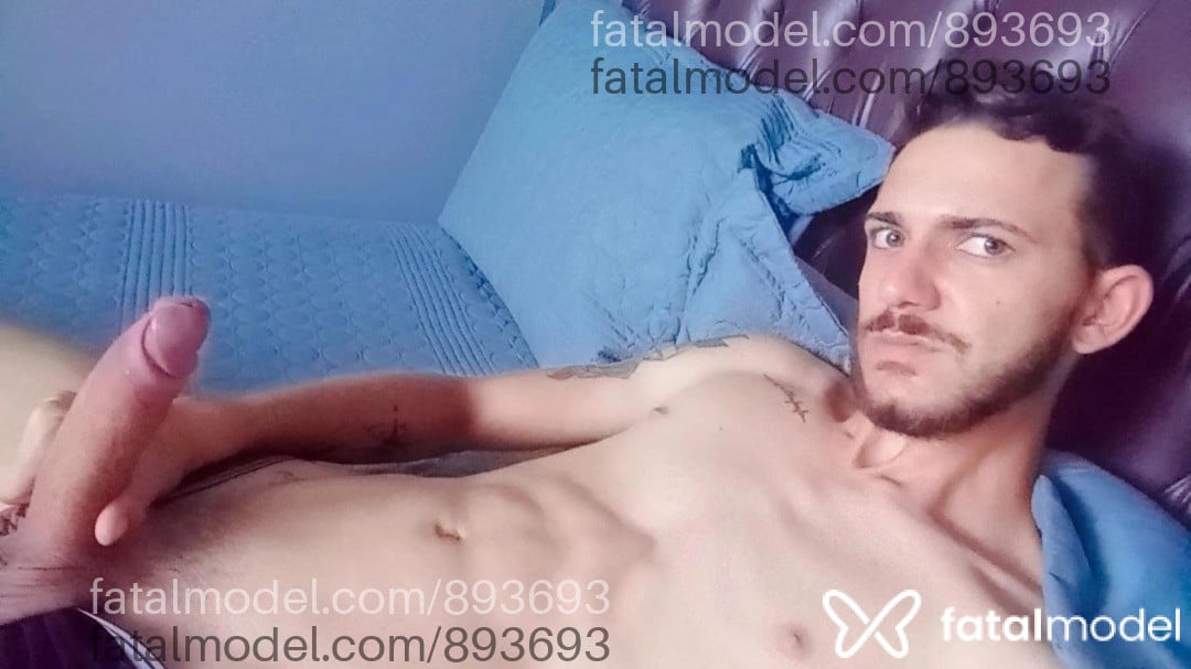Acompanhante homem com cabelo castanho de olhos cinza - Edu