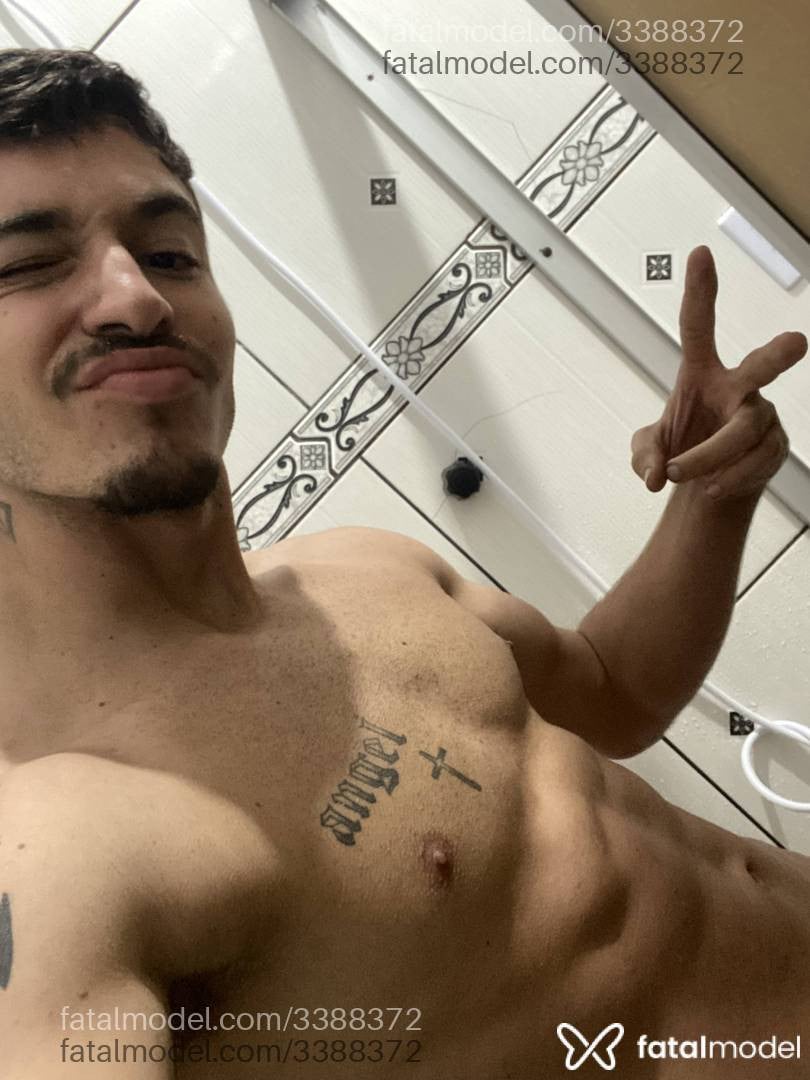 Acompanhante homem com cabelo castanho de olhos castanhos em Gravataí - Alyson Tresoldi