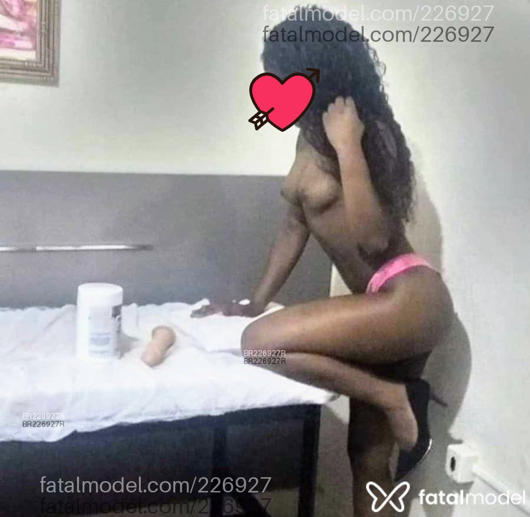 Acompanhante mulher morena (o) de olhos pretos - Bruninha