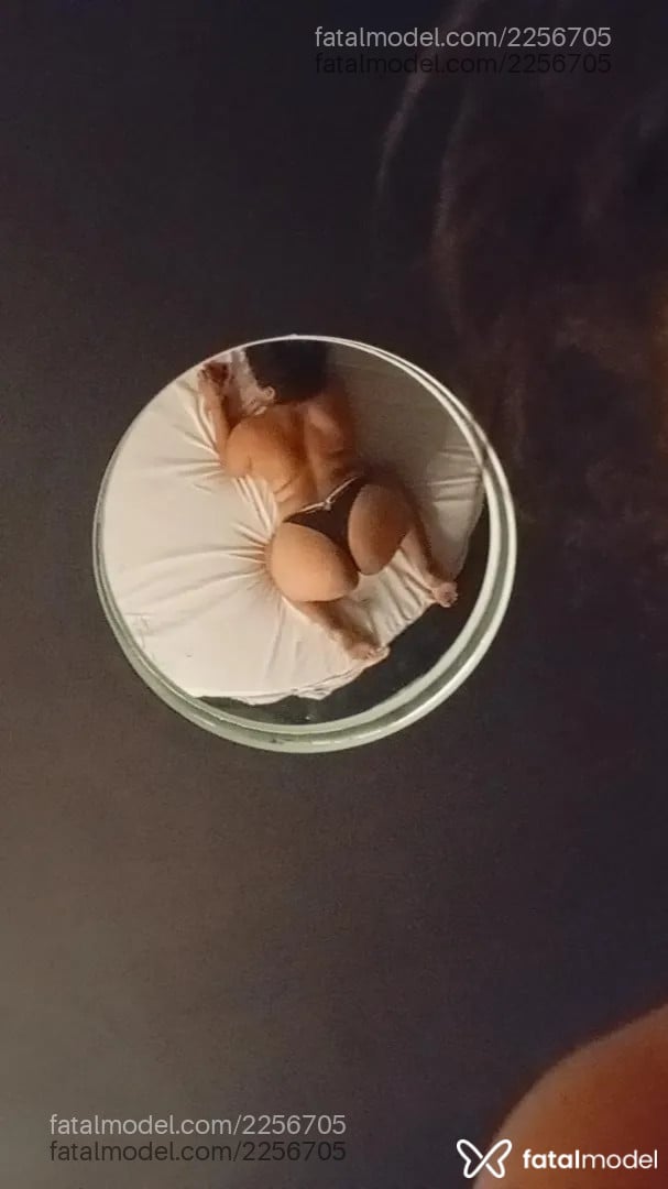 Acompanhante mulher com cabelo castanho de olhos castanhos - Kakal