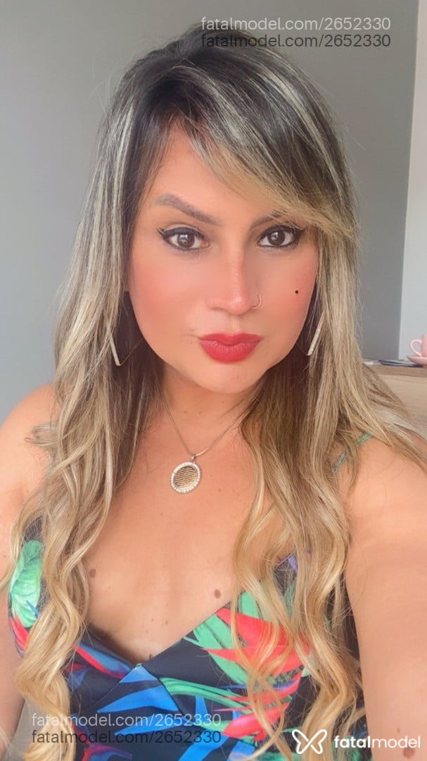 Acompanhante mulher trans loira (o) de olhos castanhos - Isabela Coutinho