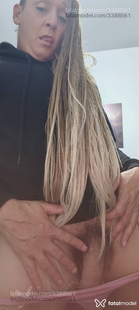 Acompanhante mulher trans loira (o) de olhos castanhos - Verônica