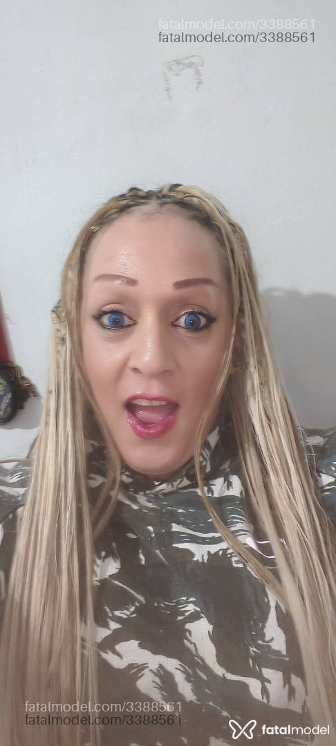 Acompanhante mulher trans loira (o) de olhos castanhos - Verônica